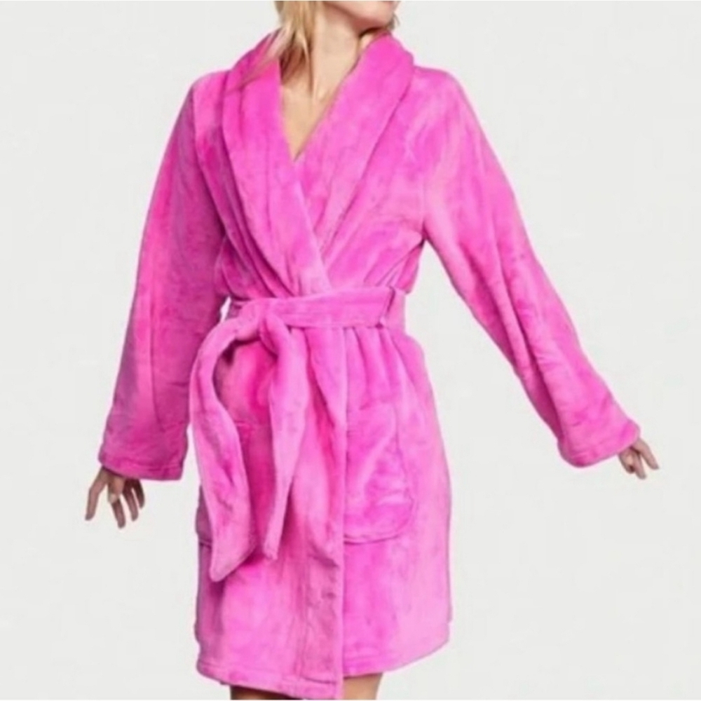 (((SOLD)))Victoria Secret pink robe - Picture 1 of 3